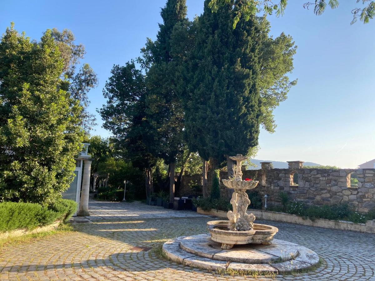 Gite Encore Un Soir Hyères Esterno foto